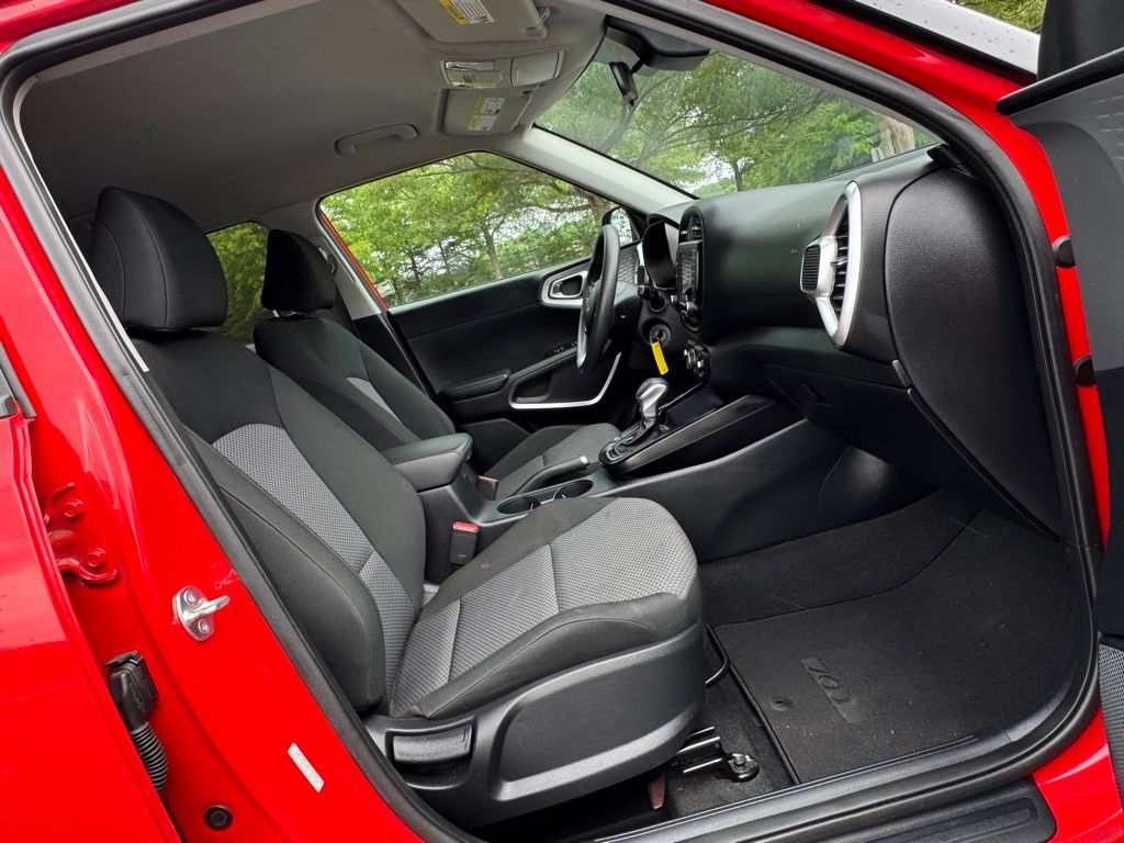2024 Kia Soul LX - Photo 22