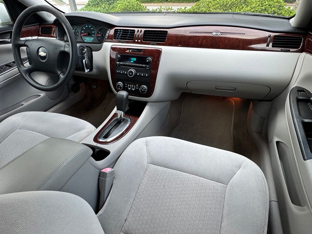 2010 Chevrolet Impala LS - Photo 18