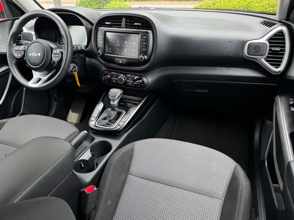 2024 Kia Soul LX - Photo 21