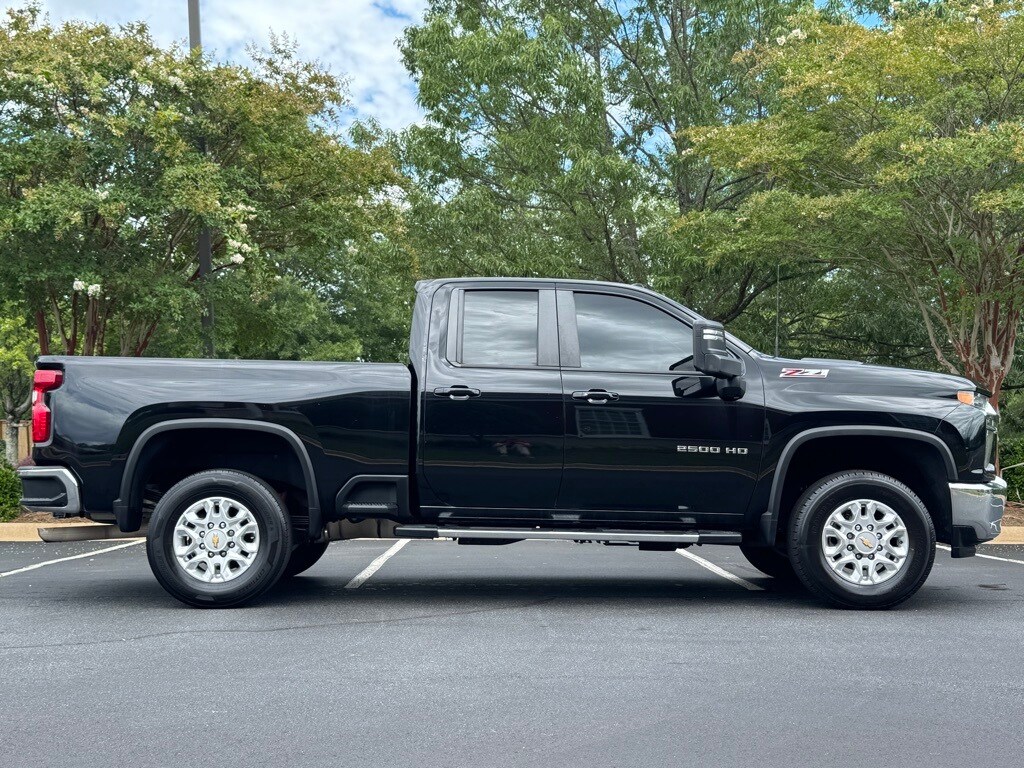 2022 Chevrolet Silverado 2500HD LT photo 2