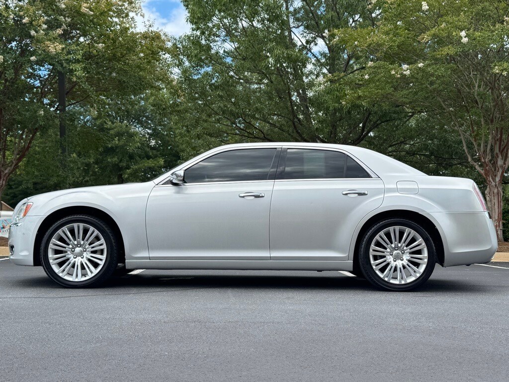 2011 Chrysler 300 C Base photo 3
