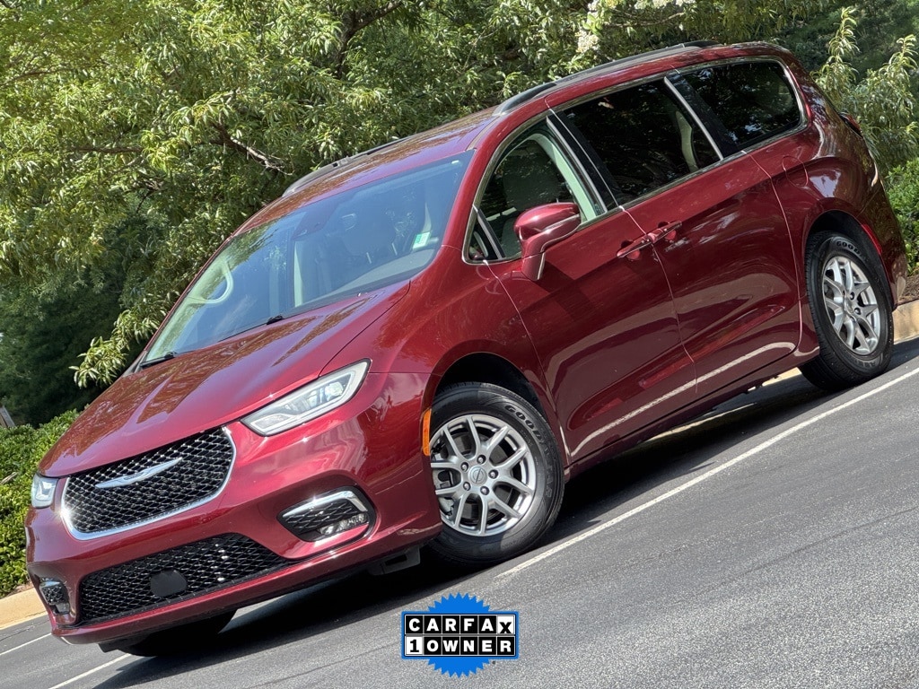 2021 Chrysler Pacifica Touring's photo
