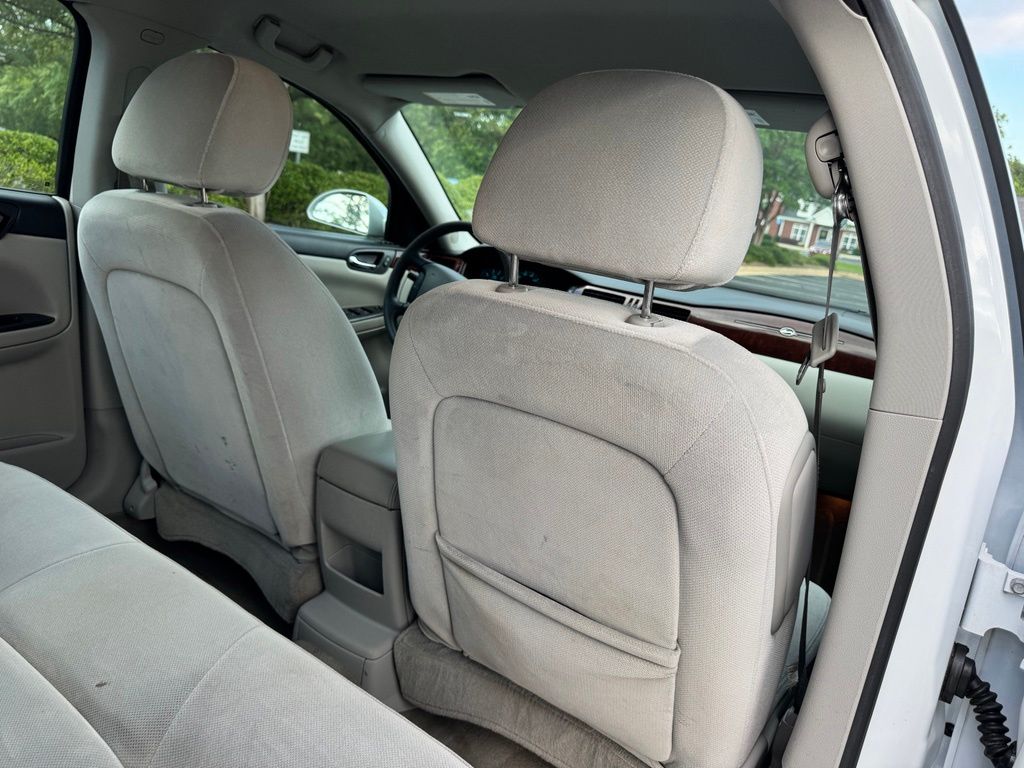 2010 Chevrolet Impala LS - Photo 21