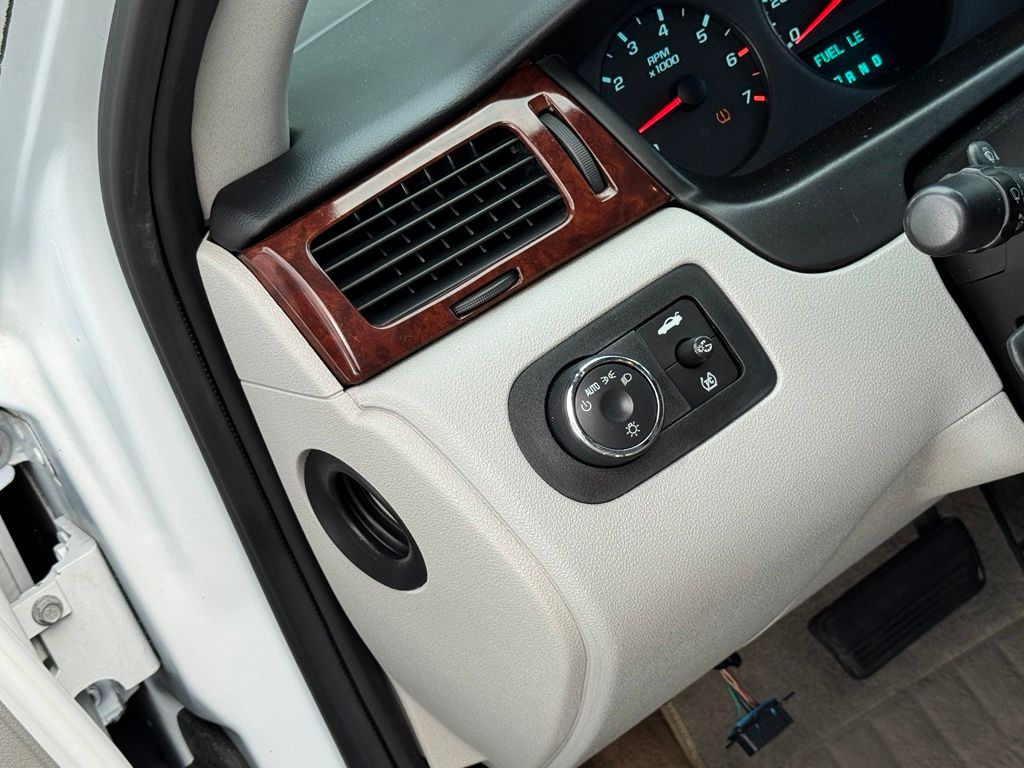 2010 Chevrolet Impala LS - Photo 24