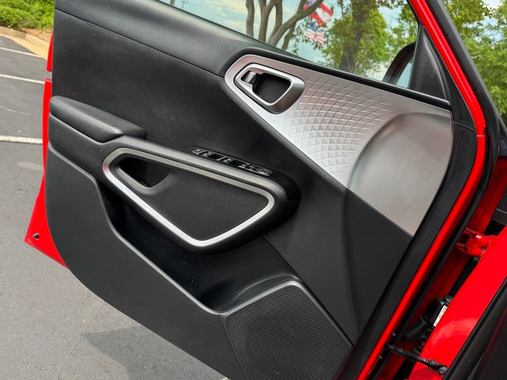 2024 Kia Soul LX - Photo 35
