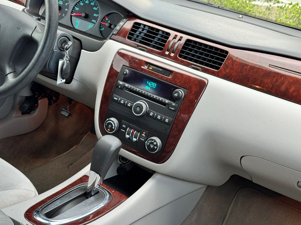 2010 Chevrolet Impala LS - Photo 23
