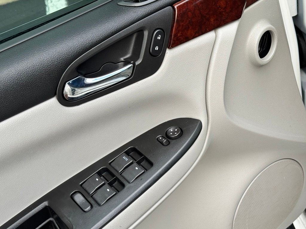 2010 Chevrolet Impala LS - Photo 26
