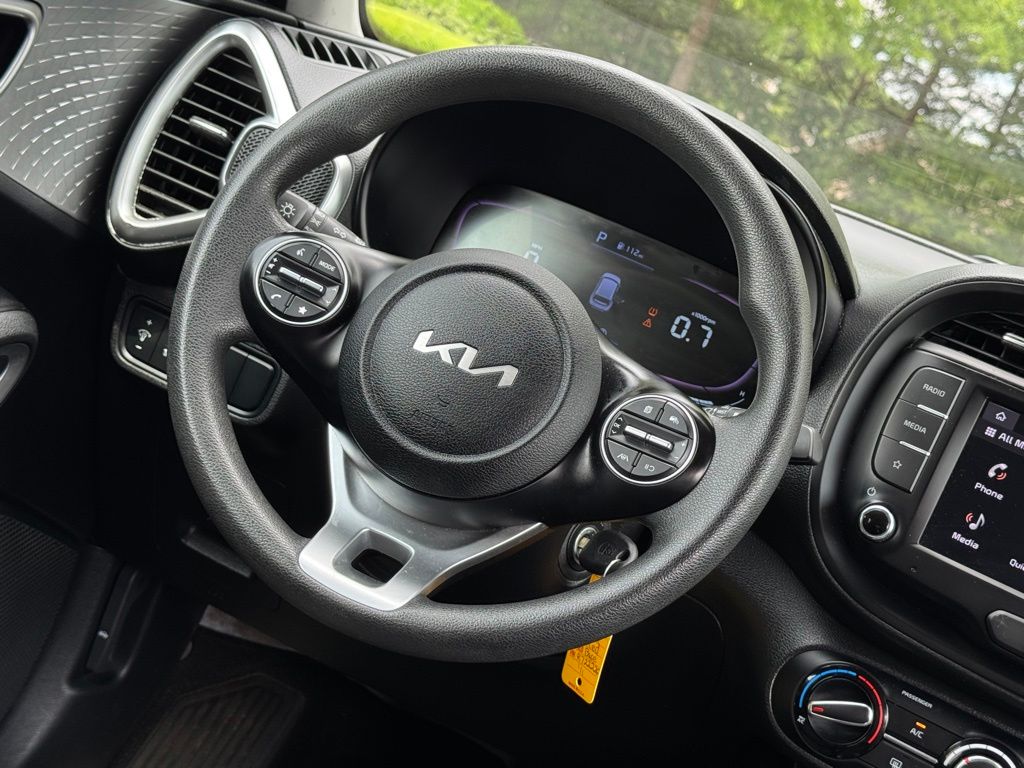 2024 Kia Soul LX - Photo 14