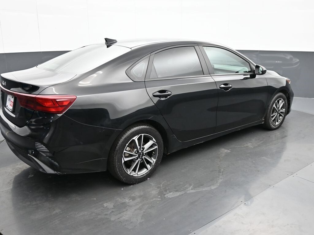 2022 Kia Forte FE LXS photo 3