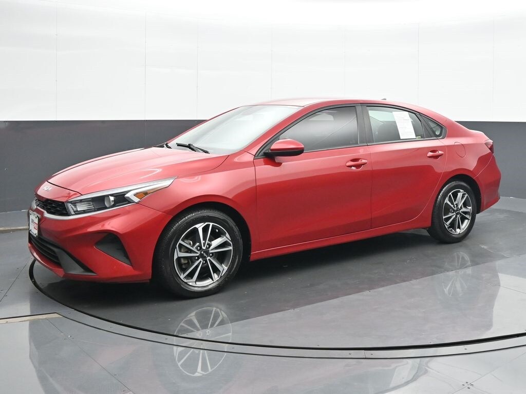 2023 Kia Forte LXS photo 2