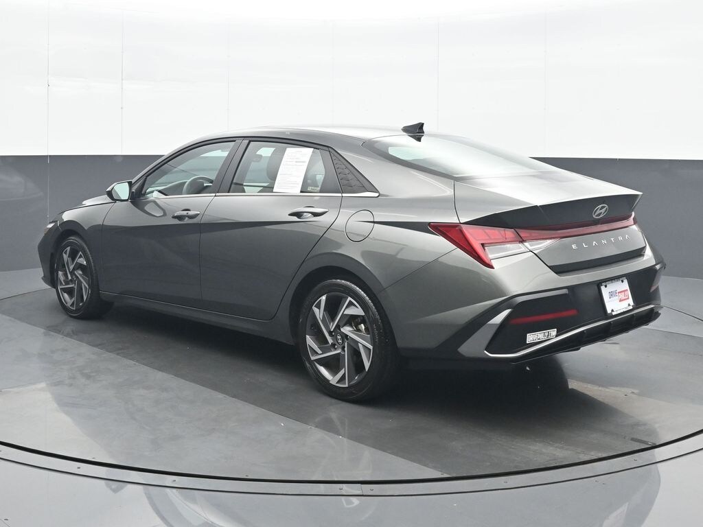 Used 2025 Hyundai Elantra SEL Convenience Sedan