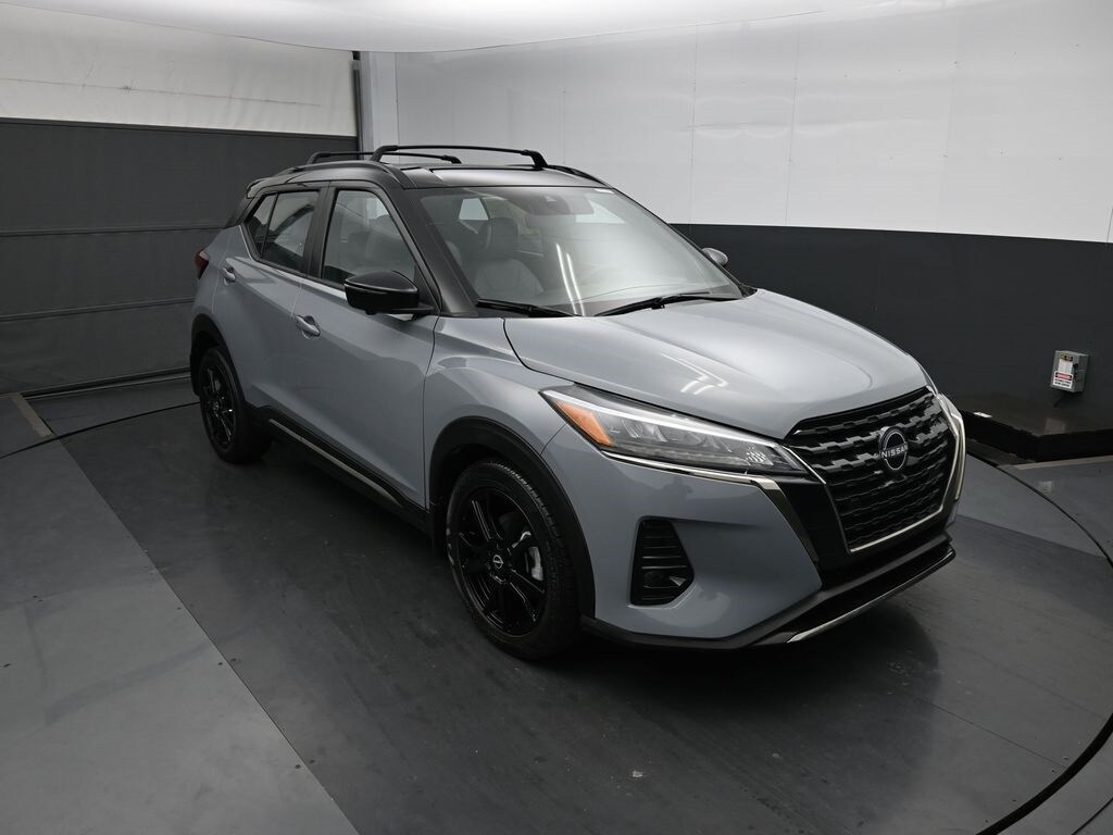 2024 Nissan Kicks SR photo 3
