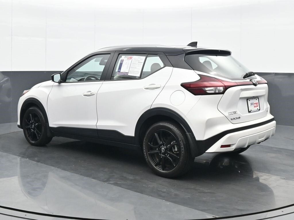 2023 Nissan Kicks SV photo 3