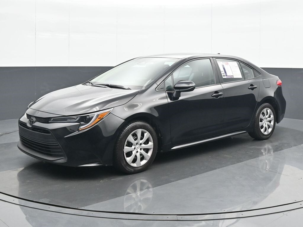 2024 Toyota Corolla LE photo 2