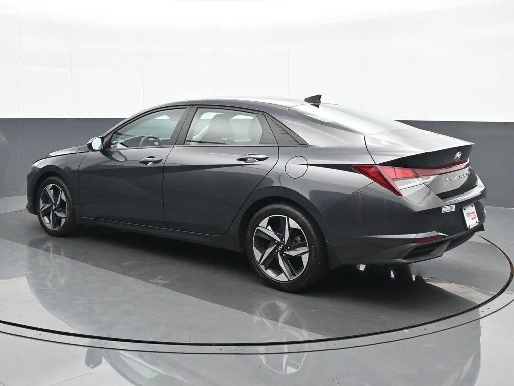 2023 Hyundai Elantra SEL Convenience photo 4