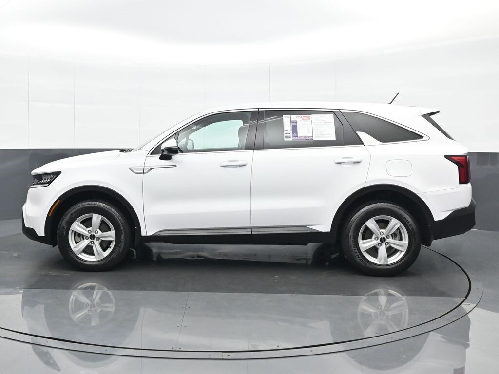 2022 Kia Sorento LX photo 3