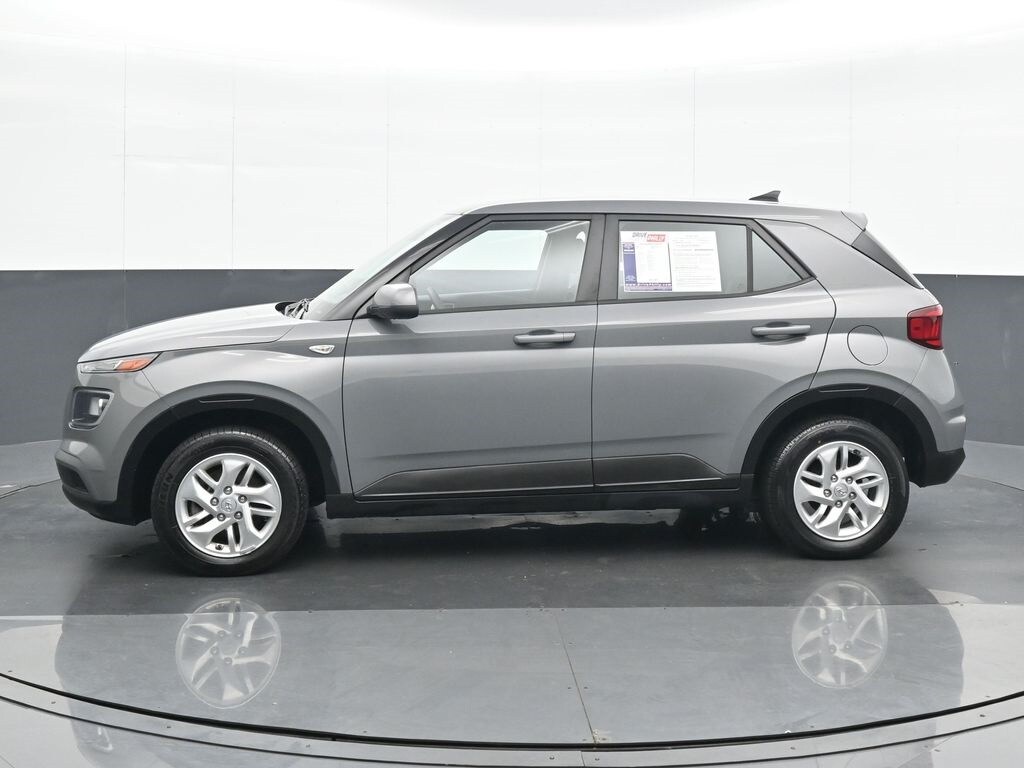 2022 Hyundai Venue SE photo 2
