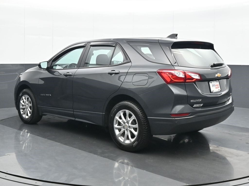2021 Chevrolet Equinox LS photo 3
