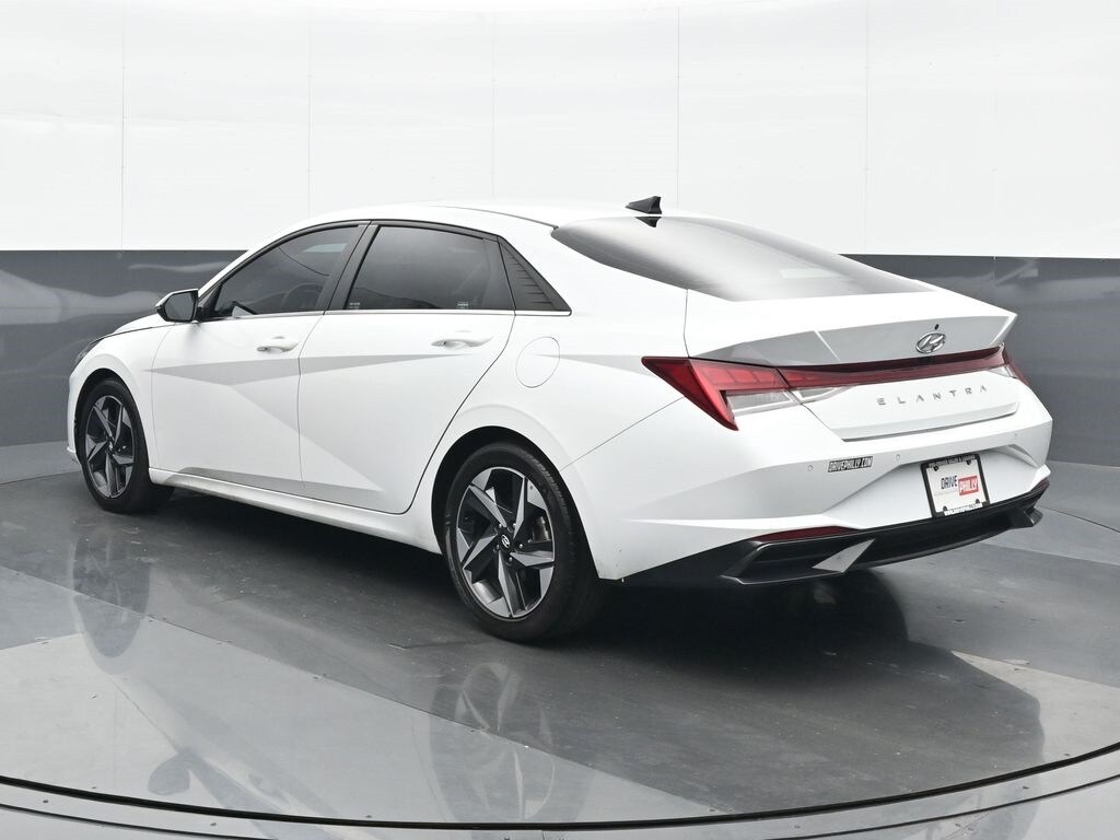 2022 Hyundai Elantra Limited photo 4