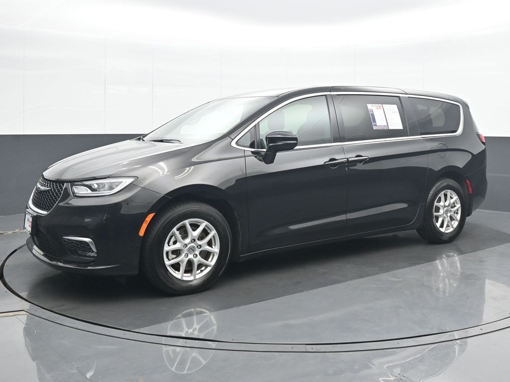 Used 2025 Chrysler Pacifica Select Van Passenger Van