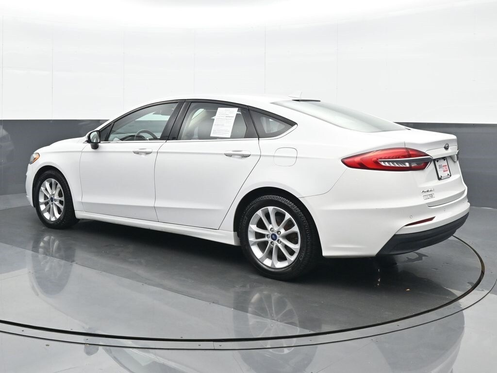 2020 Ford Fusion SE photo 2