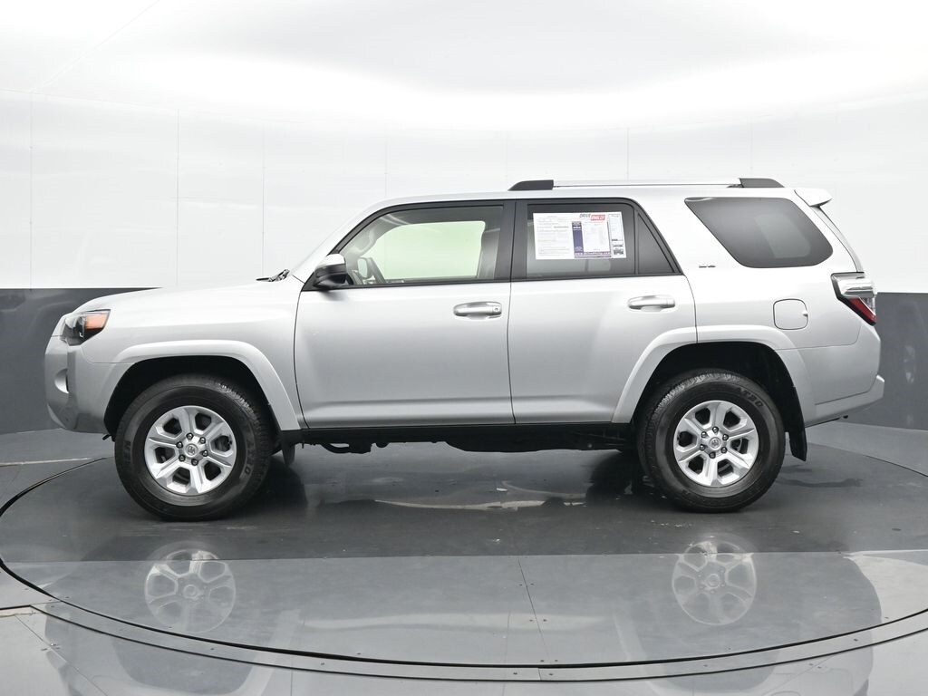 2022 Toyota 4Runner SR5 photo 3