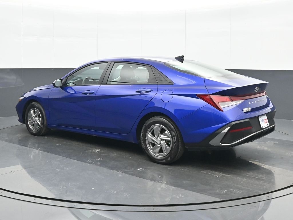 Used 2025 Hyundai Elantra SE Sedan