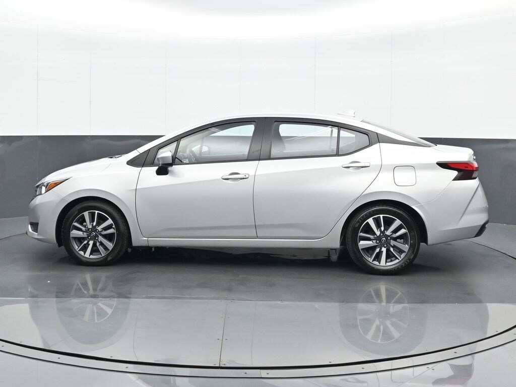 2023 Nissan Versa 1.6 SV photo 2
