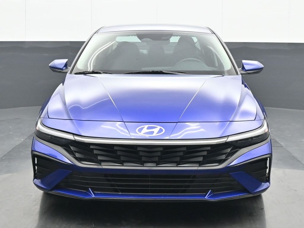 Used 2025 Hyundai Elantra SE Sedan