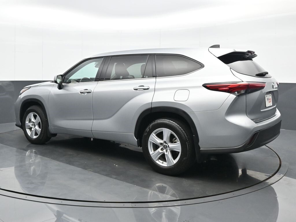 2022 Toyota Highlander L photo 3