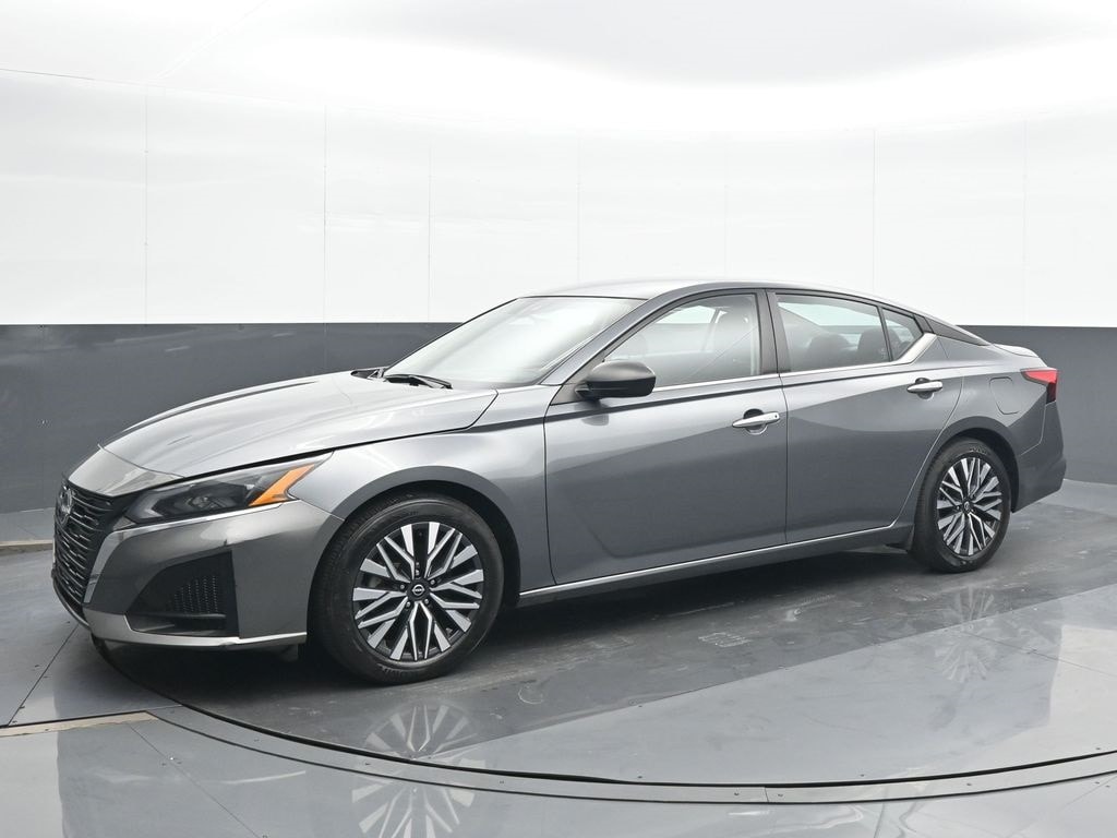 Used 2024 Nissan Altima 2.5 SV Sedan