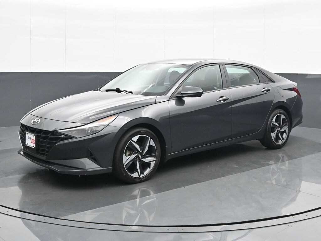 2023 Hyundai Elantra SEL Convenience photo 2