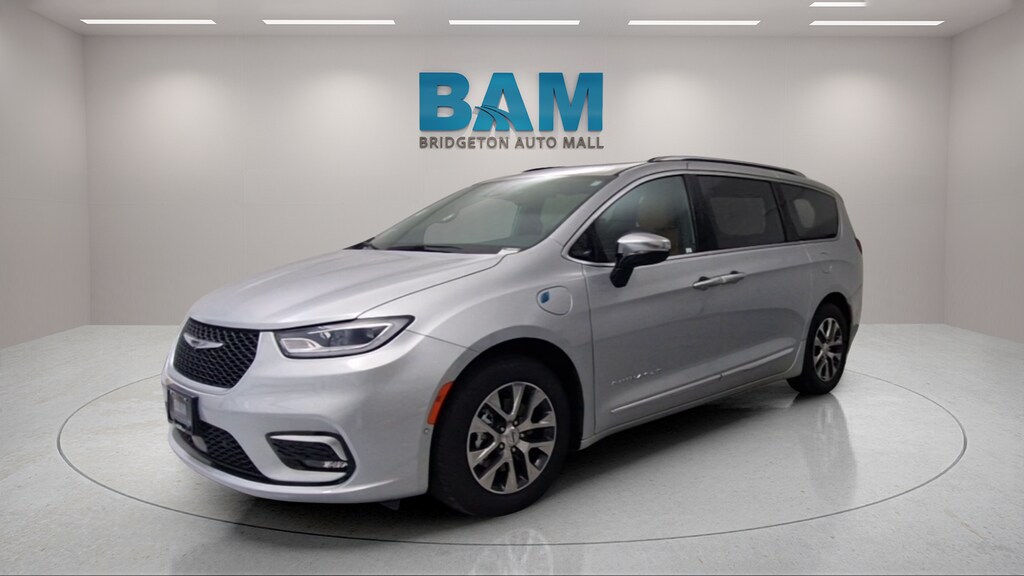 Used 2023 Chrysler Pacifica Plug-In Hybrid Pinnacle Van Passenger Van