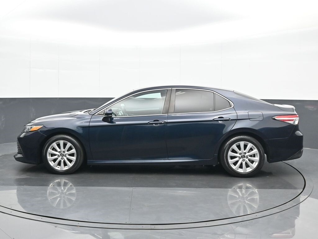 2018 Toyota Camry SE XLE photo 2
