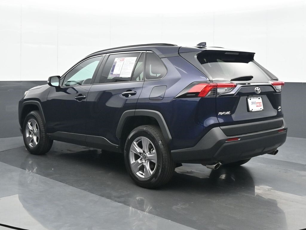 2023 Toyota RAV4 XLE photo 2