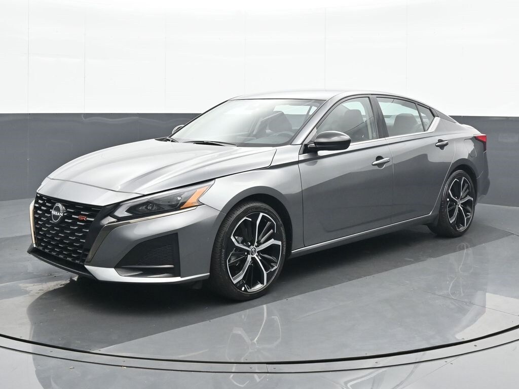 2023 Nissan Altima 2.5 SR photo 2