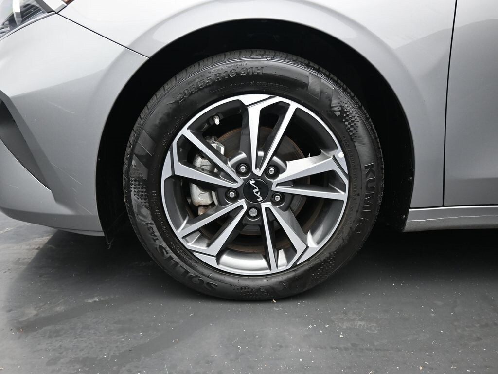 2023 Kia Forte LXS photo 2