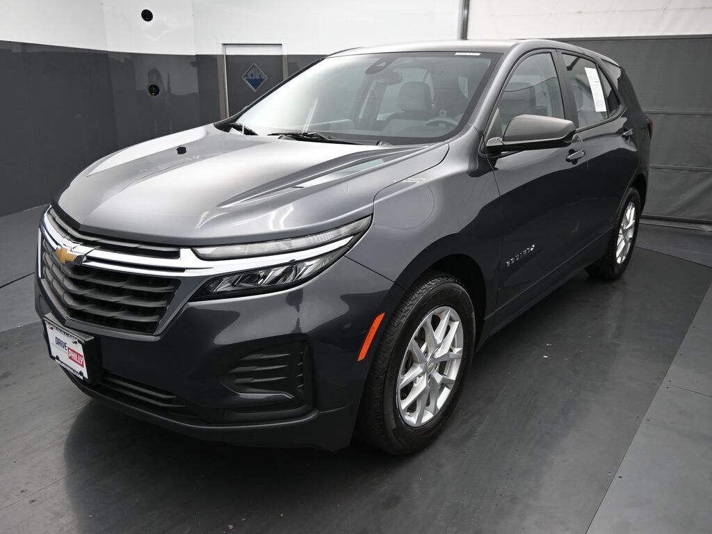 2022 Chevrolet Equinox LS photo 3