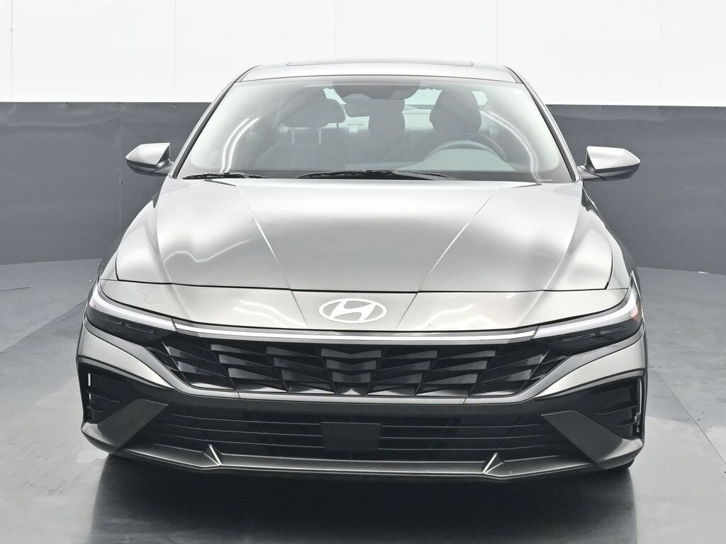 Used 2025 Hyundai Elantra SEL Convenience Sedan