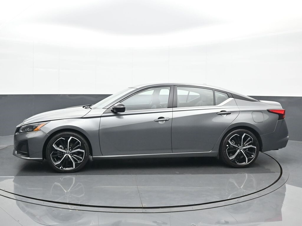 2023 Nissan Altima 2.5 SR photo 3