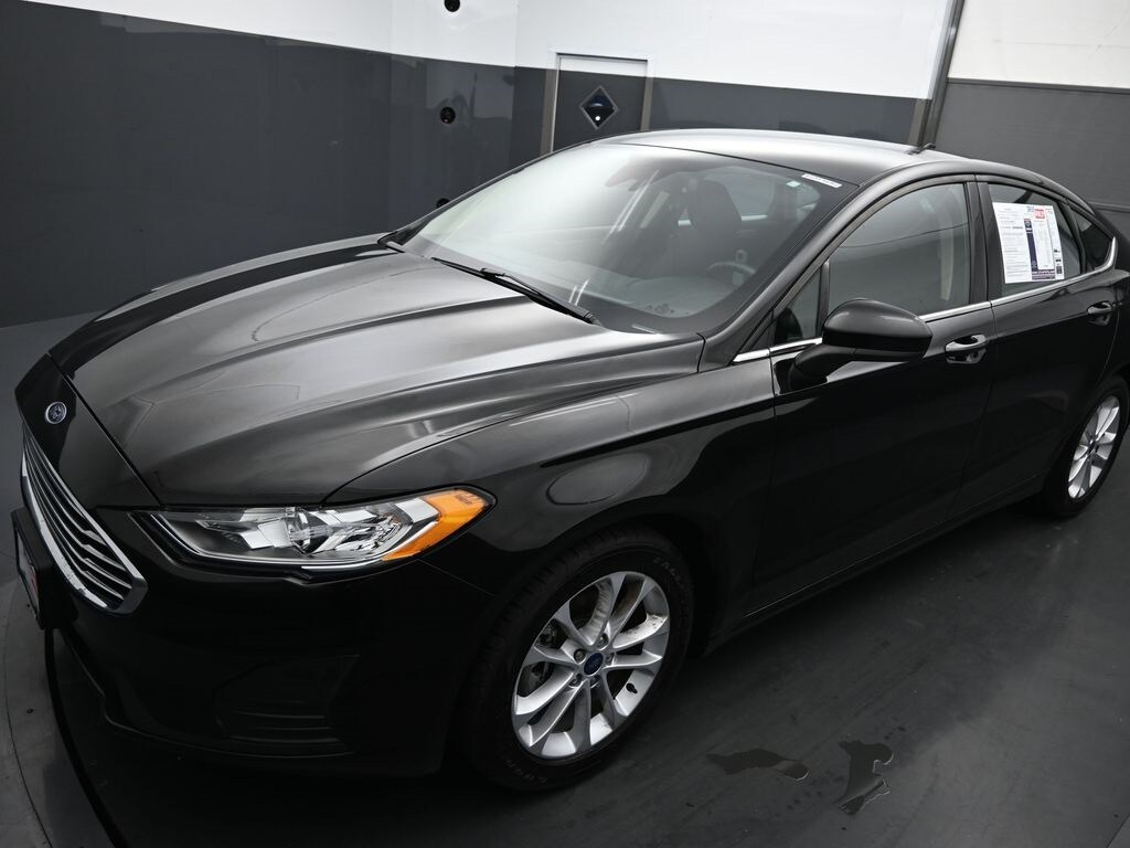2020 Ford Fusion SE photo 3