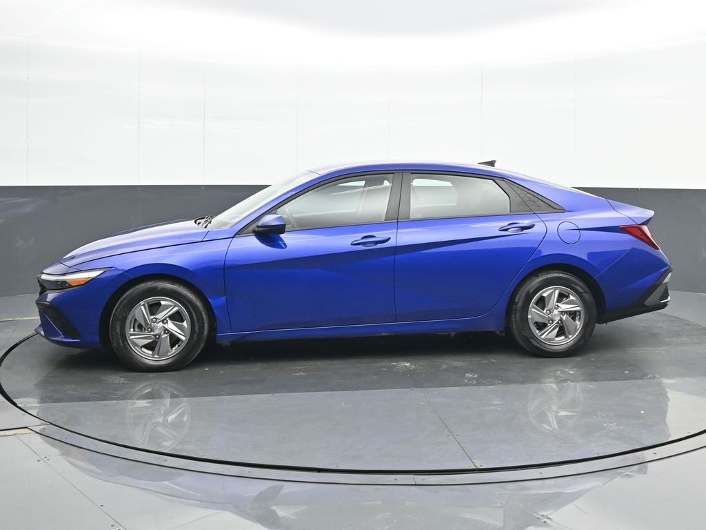 Used 2025 Hyundai Elantra SE Sedan