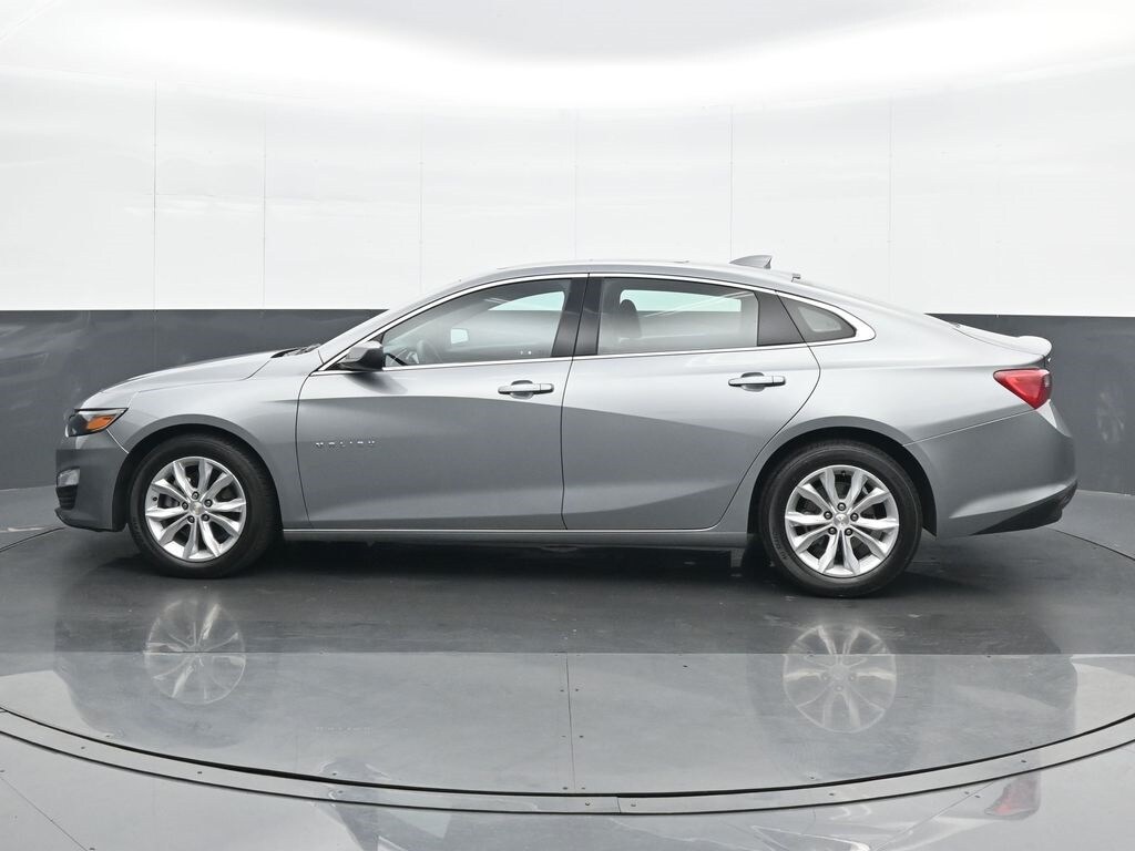 2024 Chevrolet Malibu 1LT photo 2