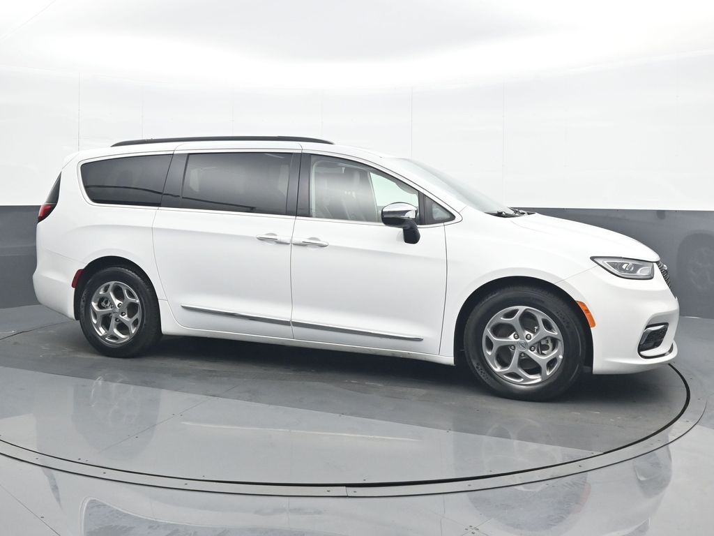2023 Chrysler Pacifica Limited - Photo 8
