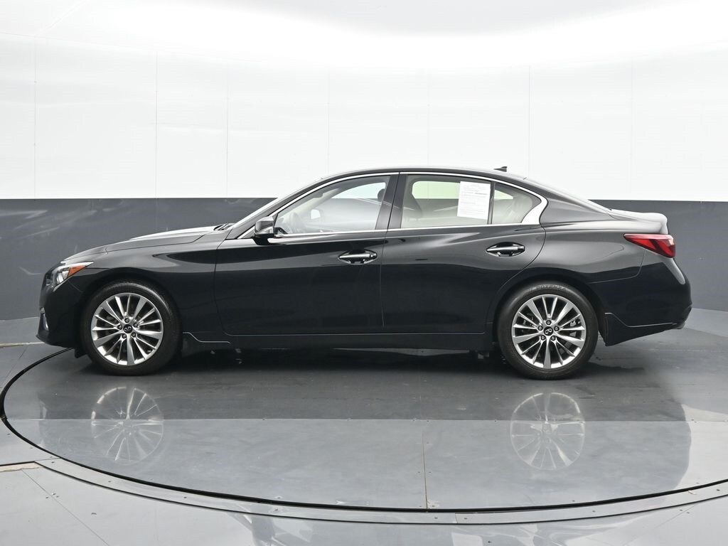 2022 Infiniti Q50 LUXE photo 2