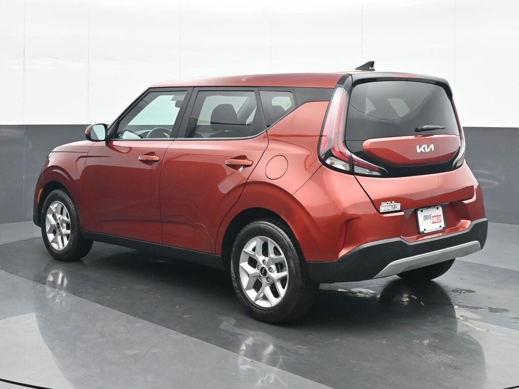 2023 Kia Soul LX S photo 2