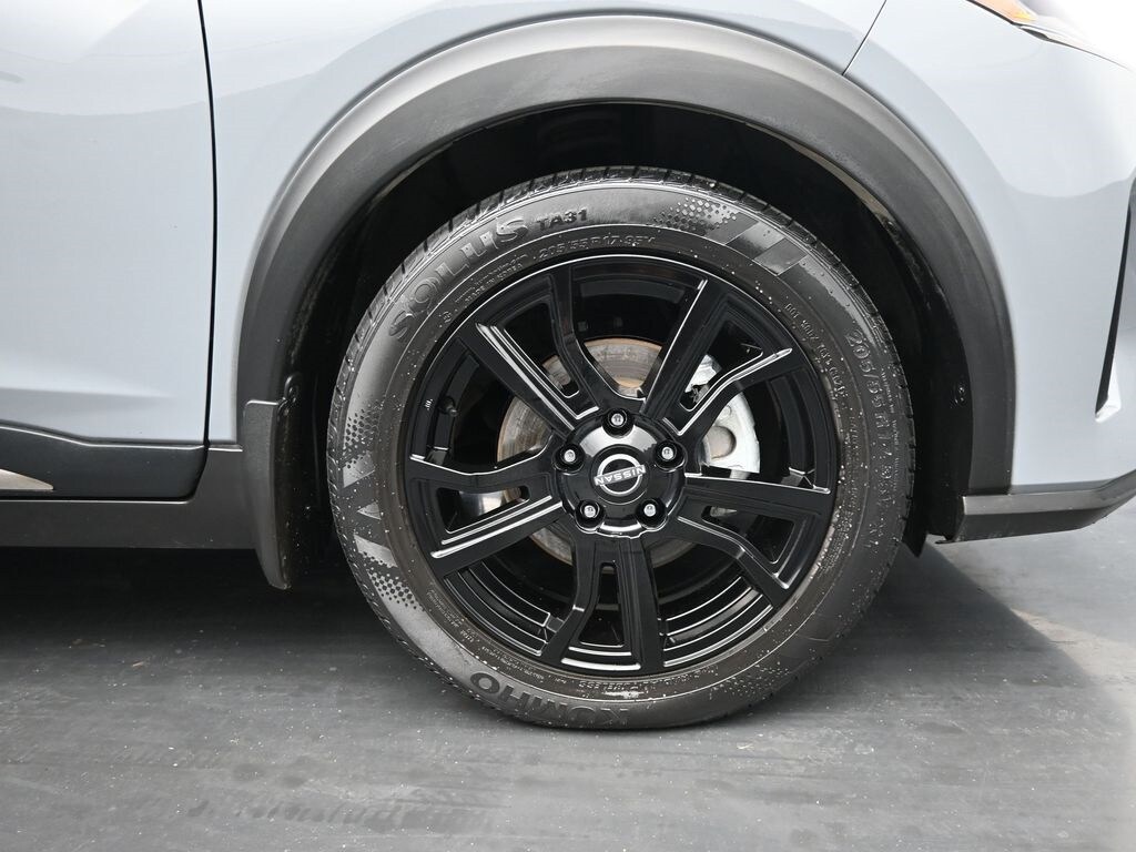 2024 Nissan Kicks SR photo 2