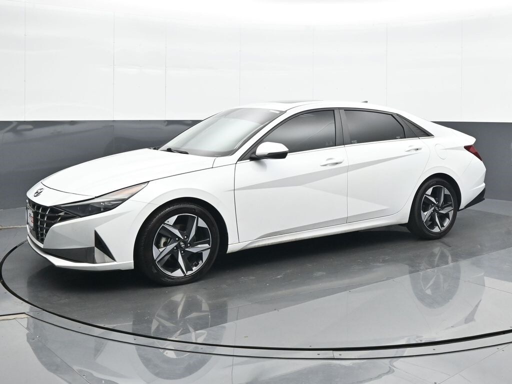 2022 Hyundai Elantra Limited photo 2