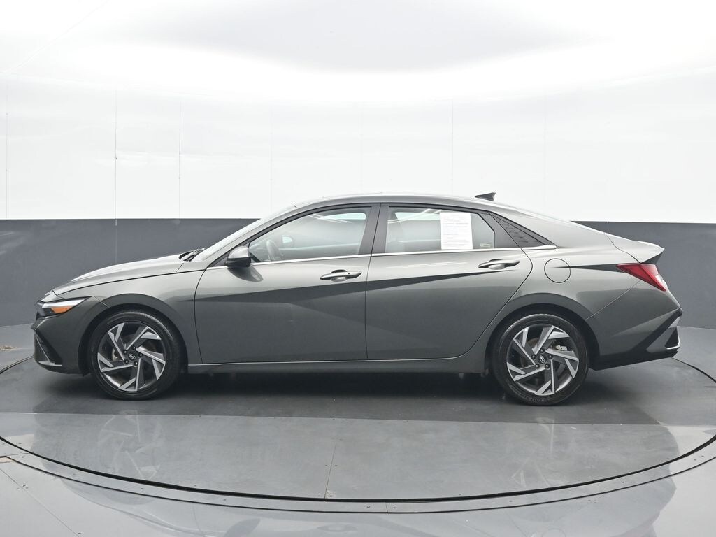 Used 2025 Hyundai Elantra SEL Convenience Sedan