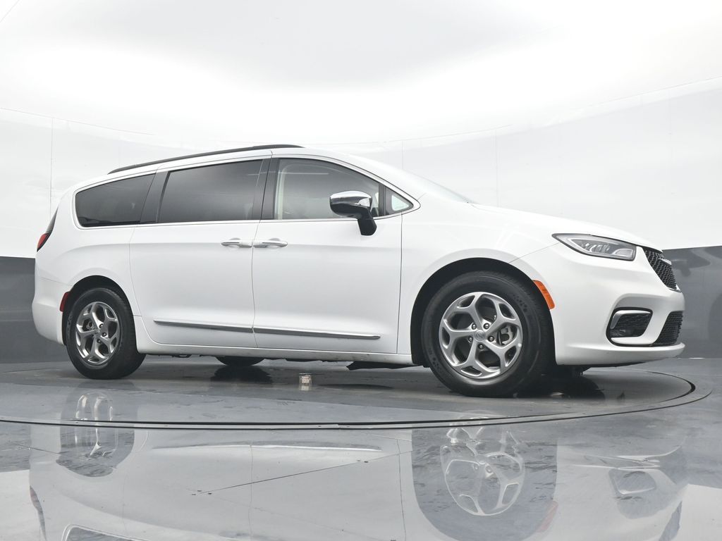 2023 Chrysler Pacifica Limited - Photo 32
